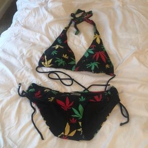 Leaf print black bikini tie up